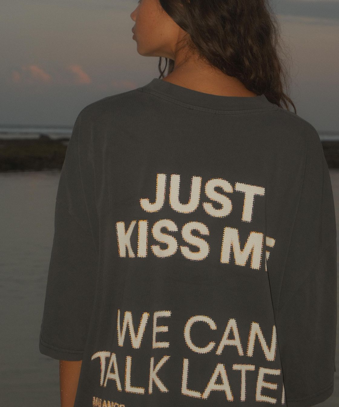 Grey kiss me t shirt