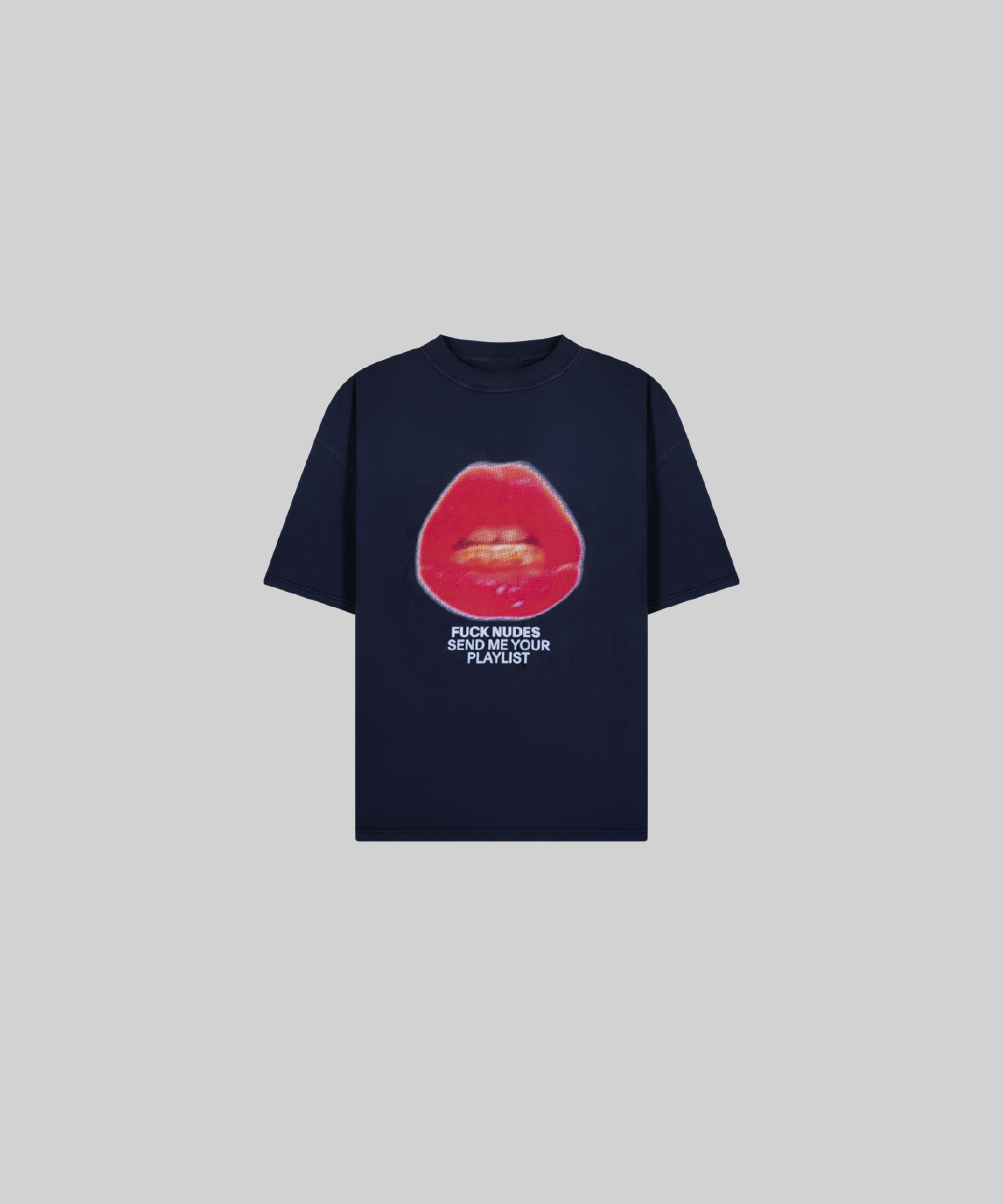 Grey kiss me t shirt