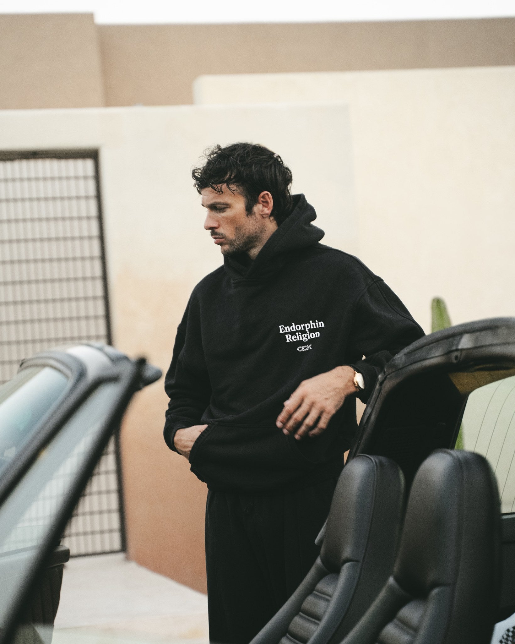Hoodie noir Cruel Pancake Endorphin Religion Black Edition oversize coton — porté homme studio look streetwear hiver