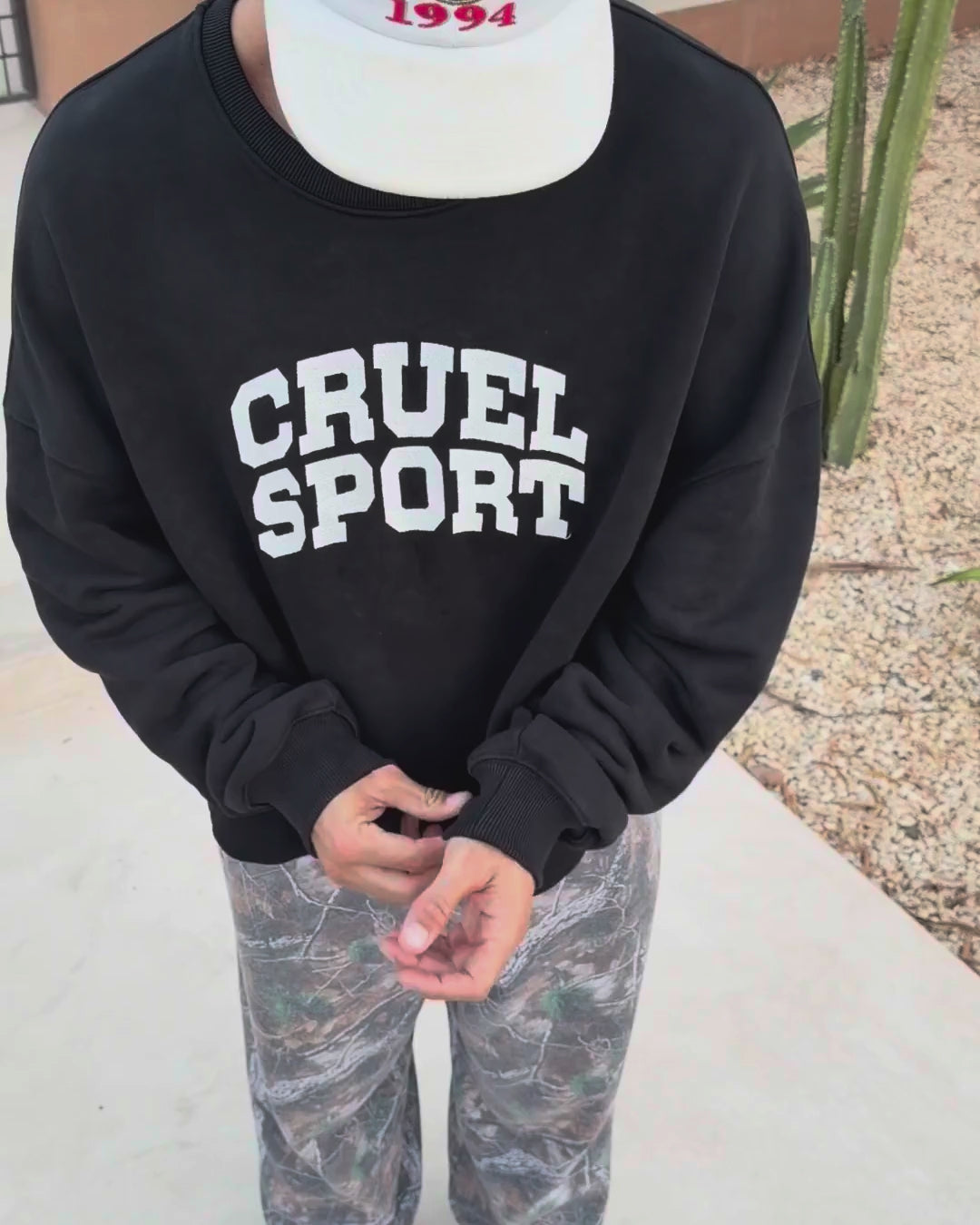 Sweat crewneck noir Cruel Pancake Cruel Sport Black Edition oversize — vidéo produit porté homme look streetwear