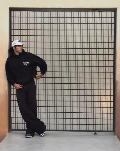 Hoodie noir Cruel Pancake Endorphin Religion Black Edition oversize — vidéo lifestyle porté détail sérigraphie